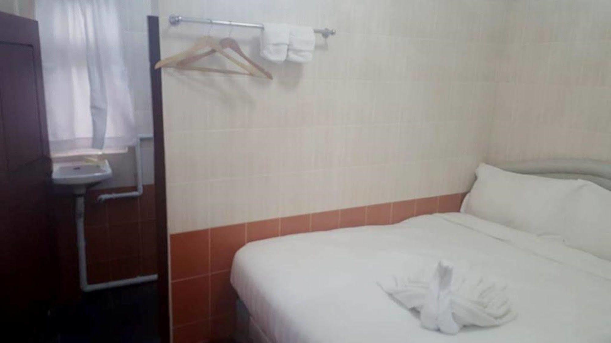 Pandora Motel Yangon Extérieur photo