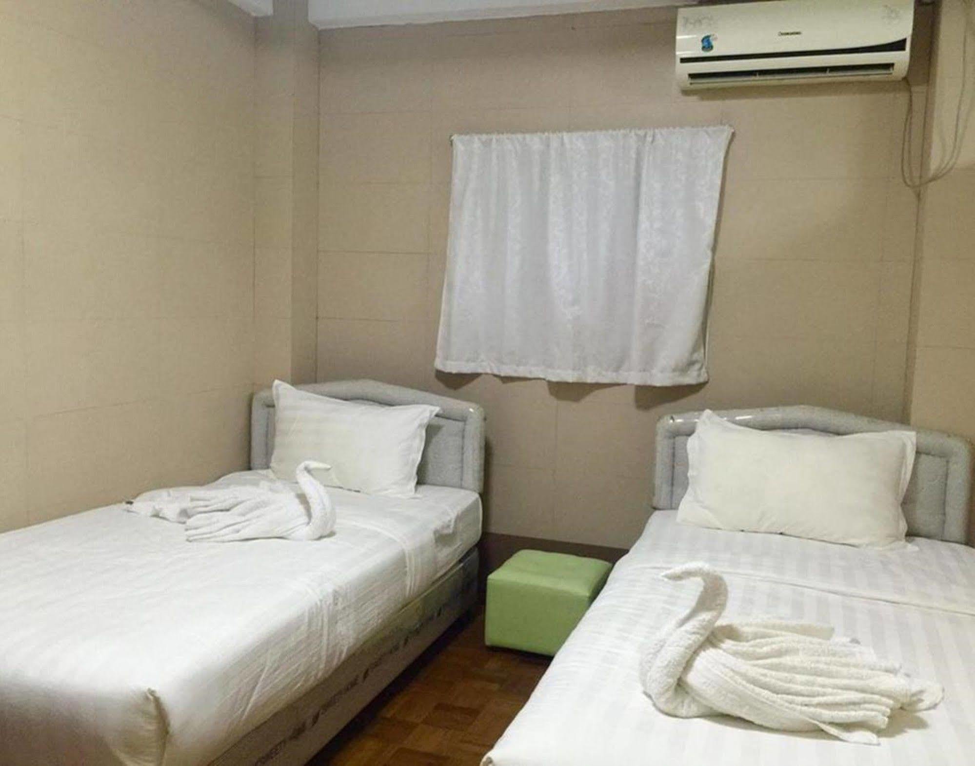 Pandora Motel Yangon Extérieur photo