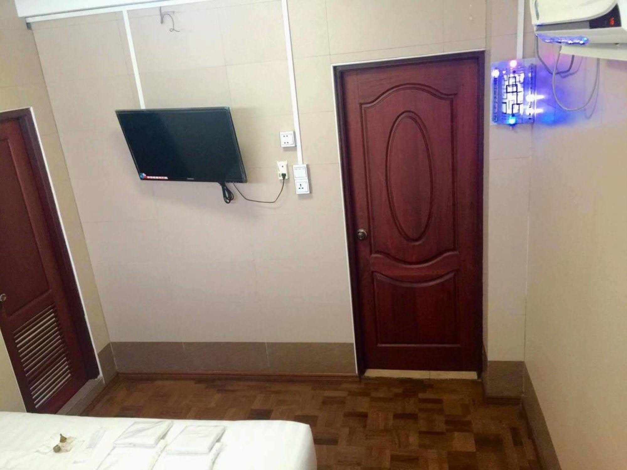 Pandora Motel Yangon Extérieur photo