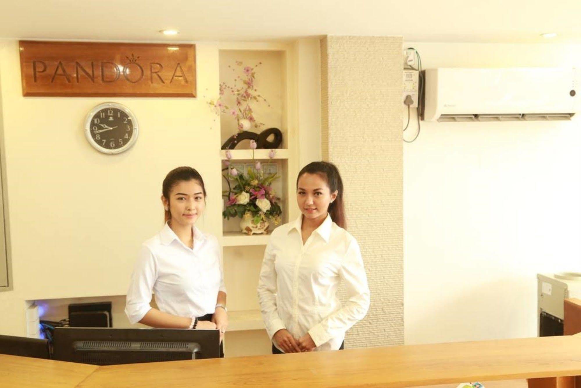 Pandora Motel Yangon Extérieur photo